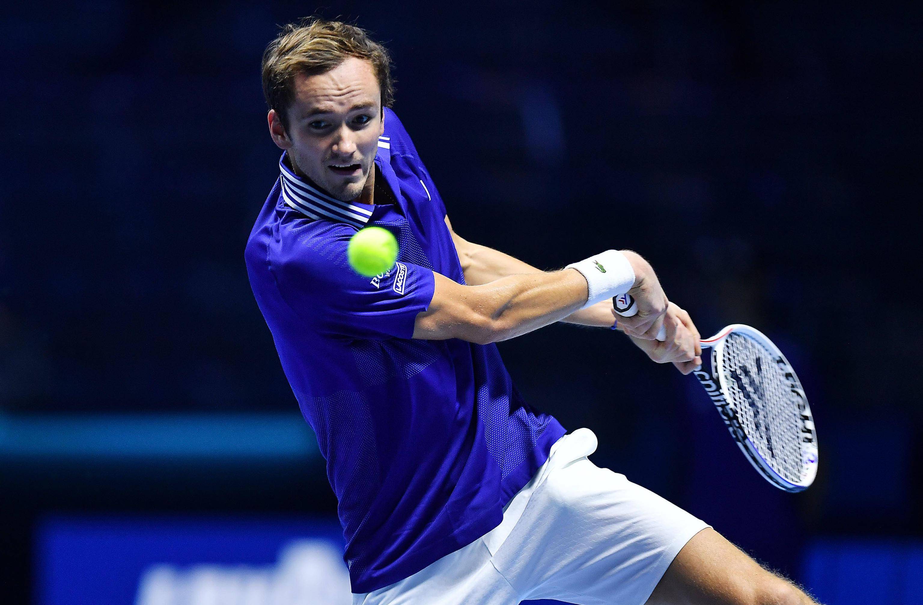 包含德国网球队险胜法国网球队，梅德韦杰夫关键制胜的词条