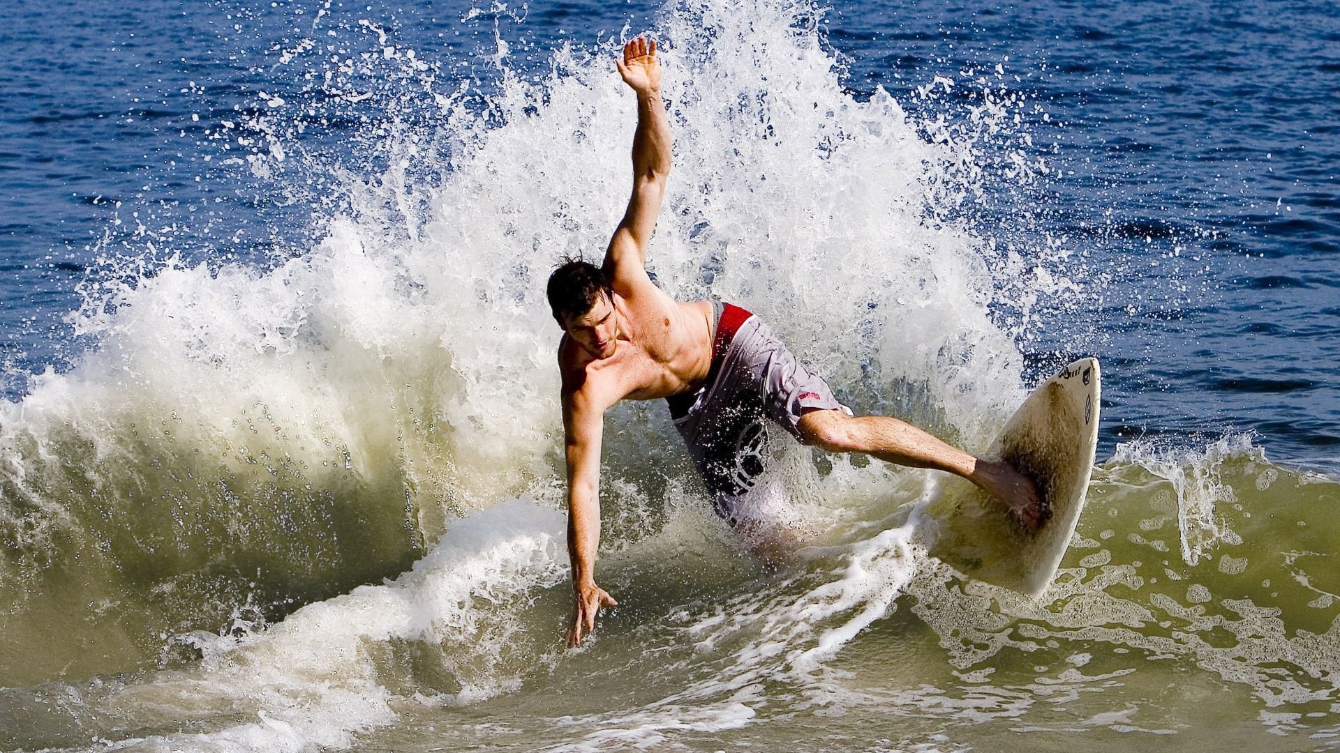 开云体育官网-哈登单人交响乐与勇士群像壁画，攻防转换的两种美学革命