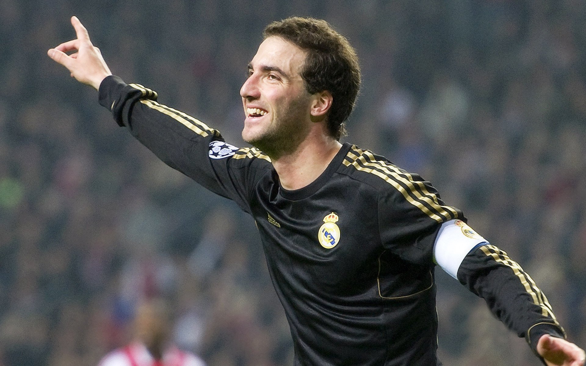 开云体育入口-法比尼奥一脚踢碎切尔西欧冠梦！尼斯逆袭背后的战术密码